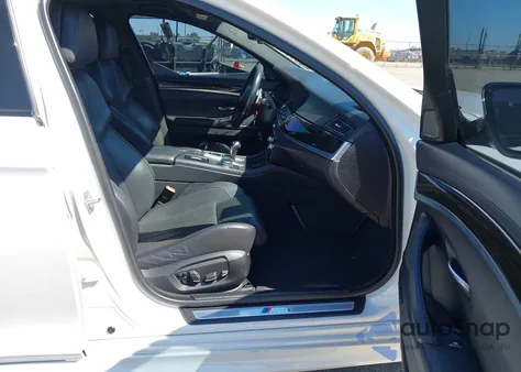 2014 BMW M5 из США, поврежденный, VIN WBSFV9C53ED593286